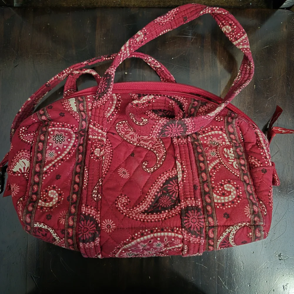Vera Bradley Paisley Mesa Red Quilted Women's Bag - Picture 1 of 4